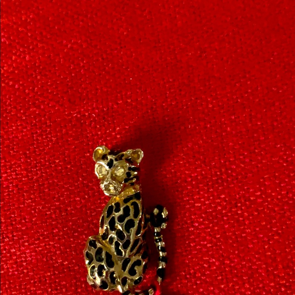 Leopard pin buy